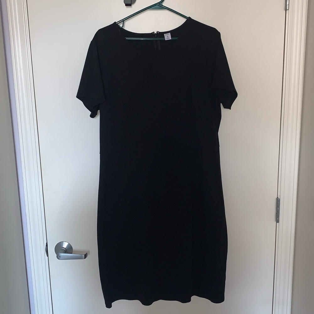 Old Navy Women’s cotton black dress.